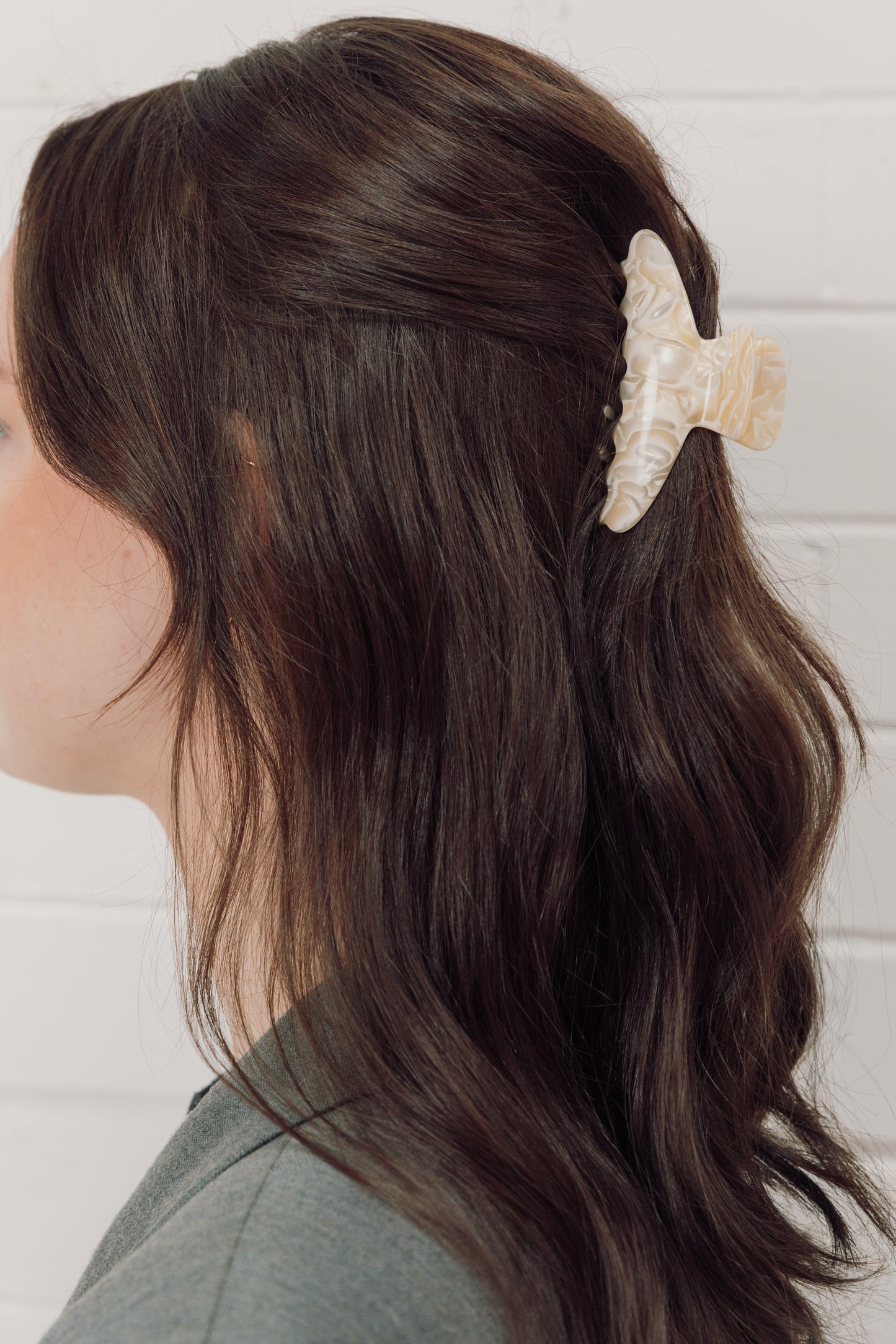 Woman wearing our Flora hair clip in a half up half down style. Marbled soft coloured acrylic clip. Perfect for blonde or brunette hair for any day to night events