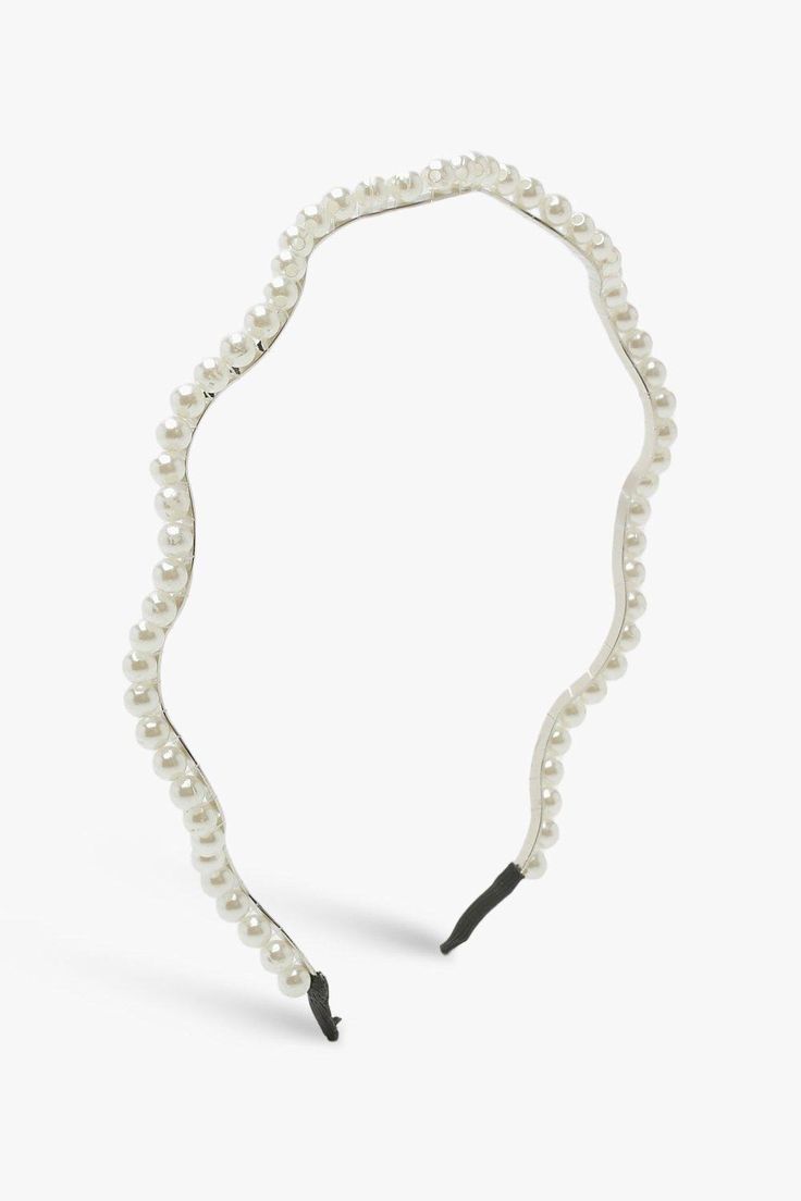 Our wavy pearl headband against a white background. Highlighting the continuous Ivory pearl design and colour, adding a delicate touch of elegance to any bride or bridesmaid event.